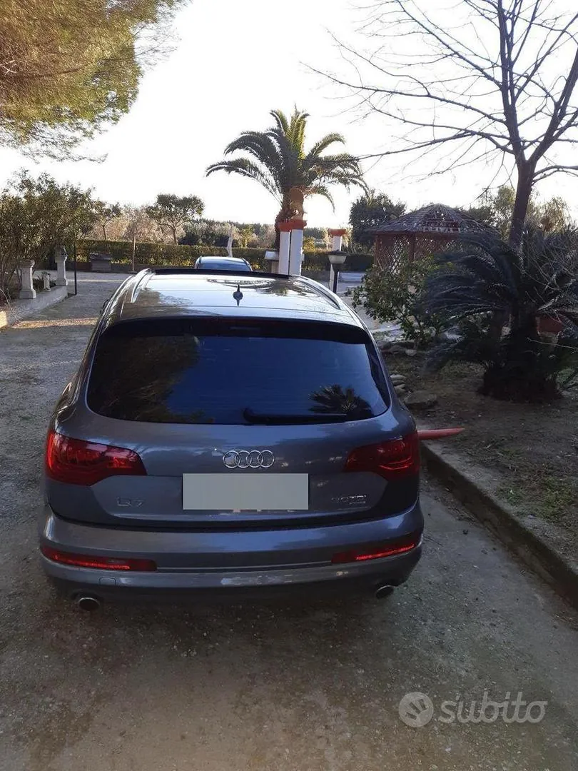 Audi Q7 2010 photo 2