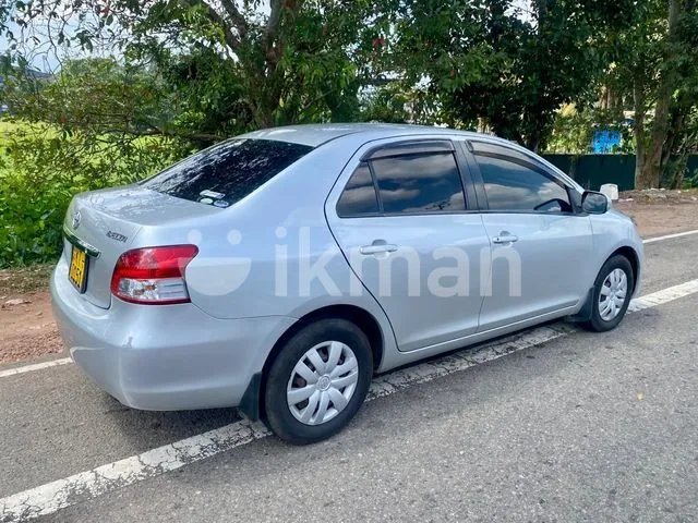 Toyota Belta 2010 photo 4