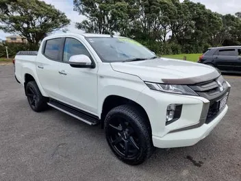 Mitsubishi Triton 2021 photo 2