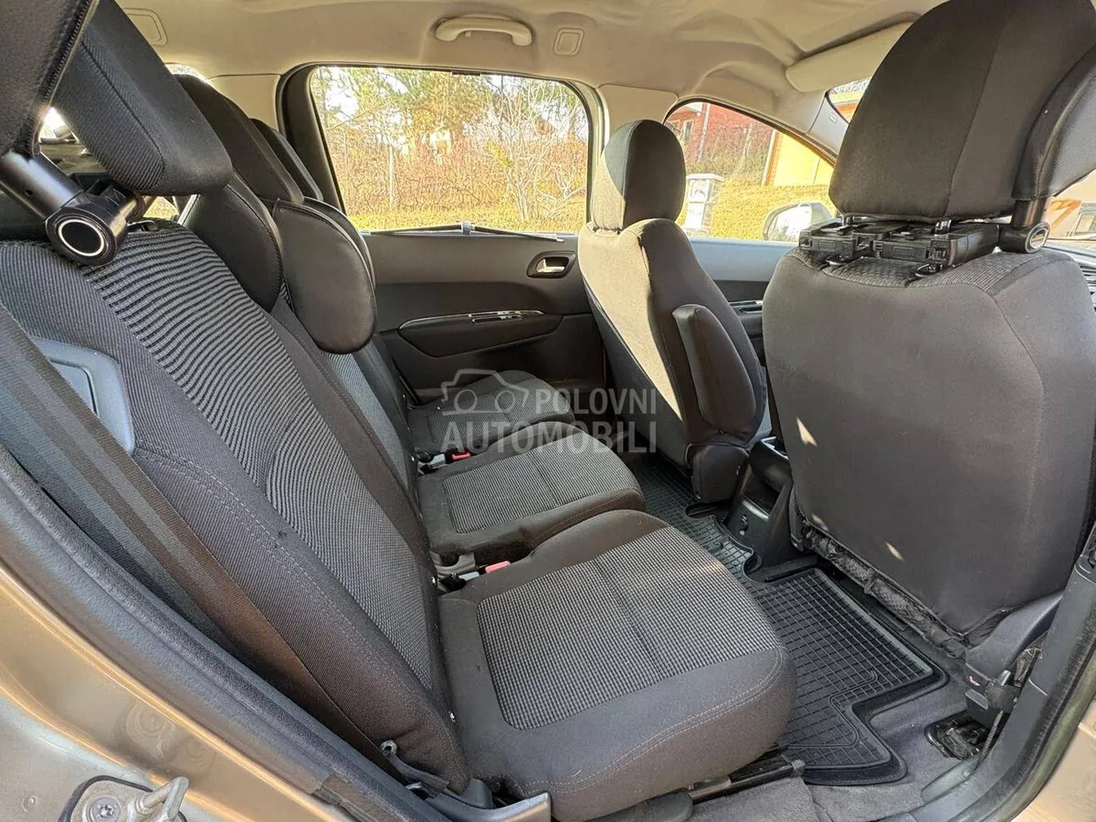 Peugeot 5008 2012 photo 5
