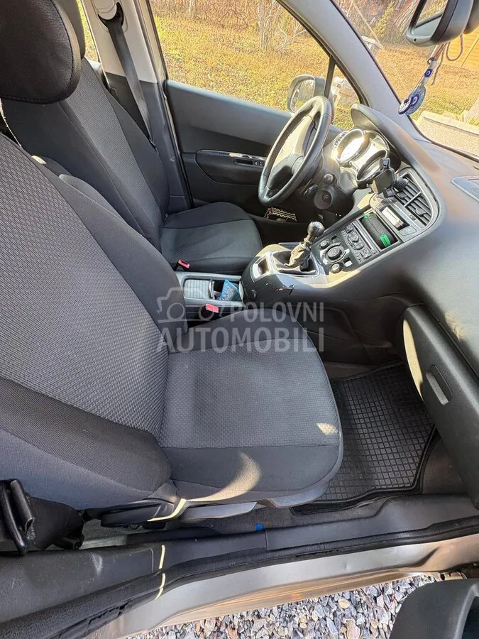 Peugeot 5008 2012 photo 2