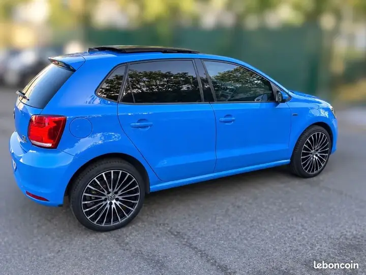 Volkswagen Polo 2015 photo 2