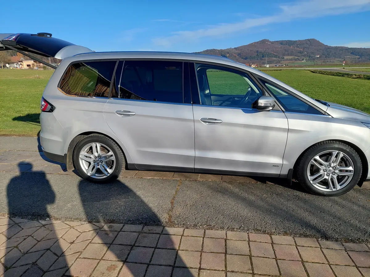 Ford Galaxy 2017 photo 2