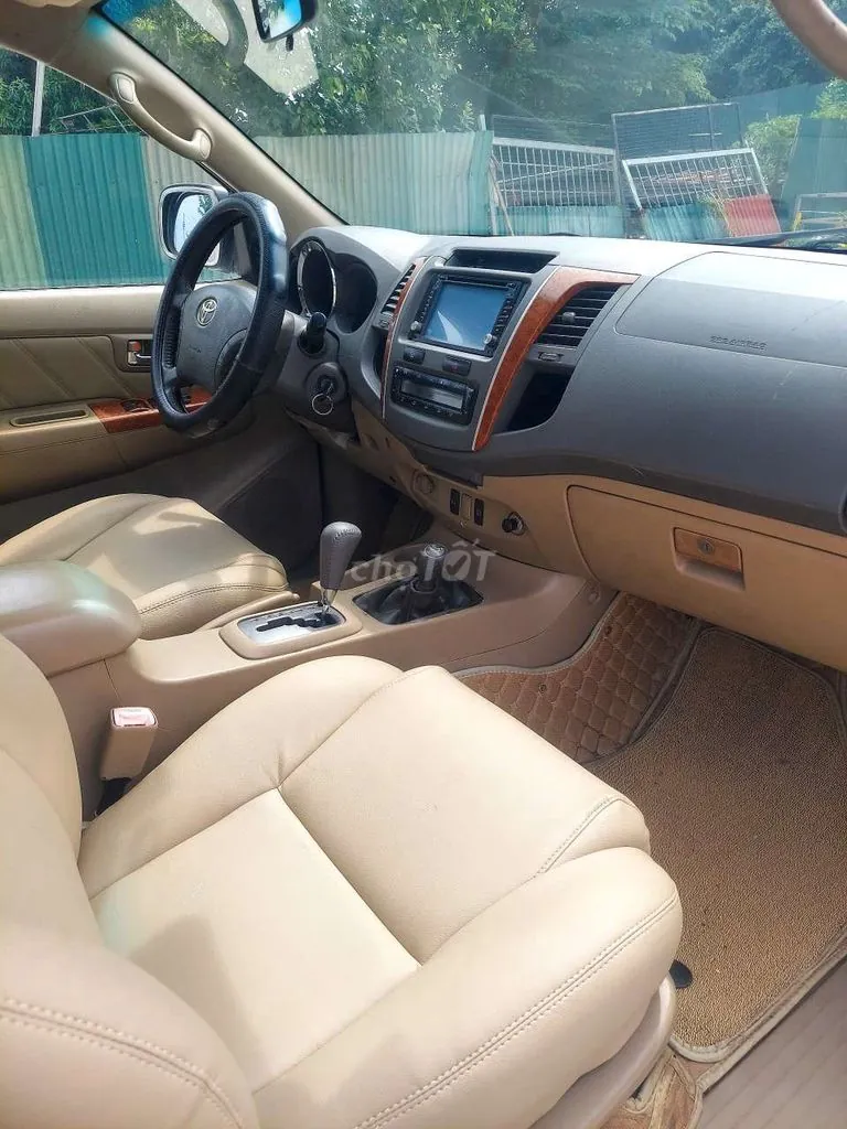 Toyota Fortuner 2009 photo 4