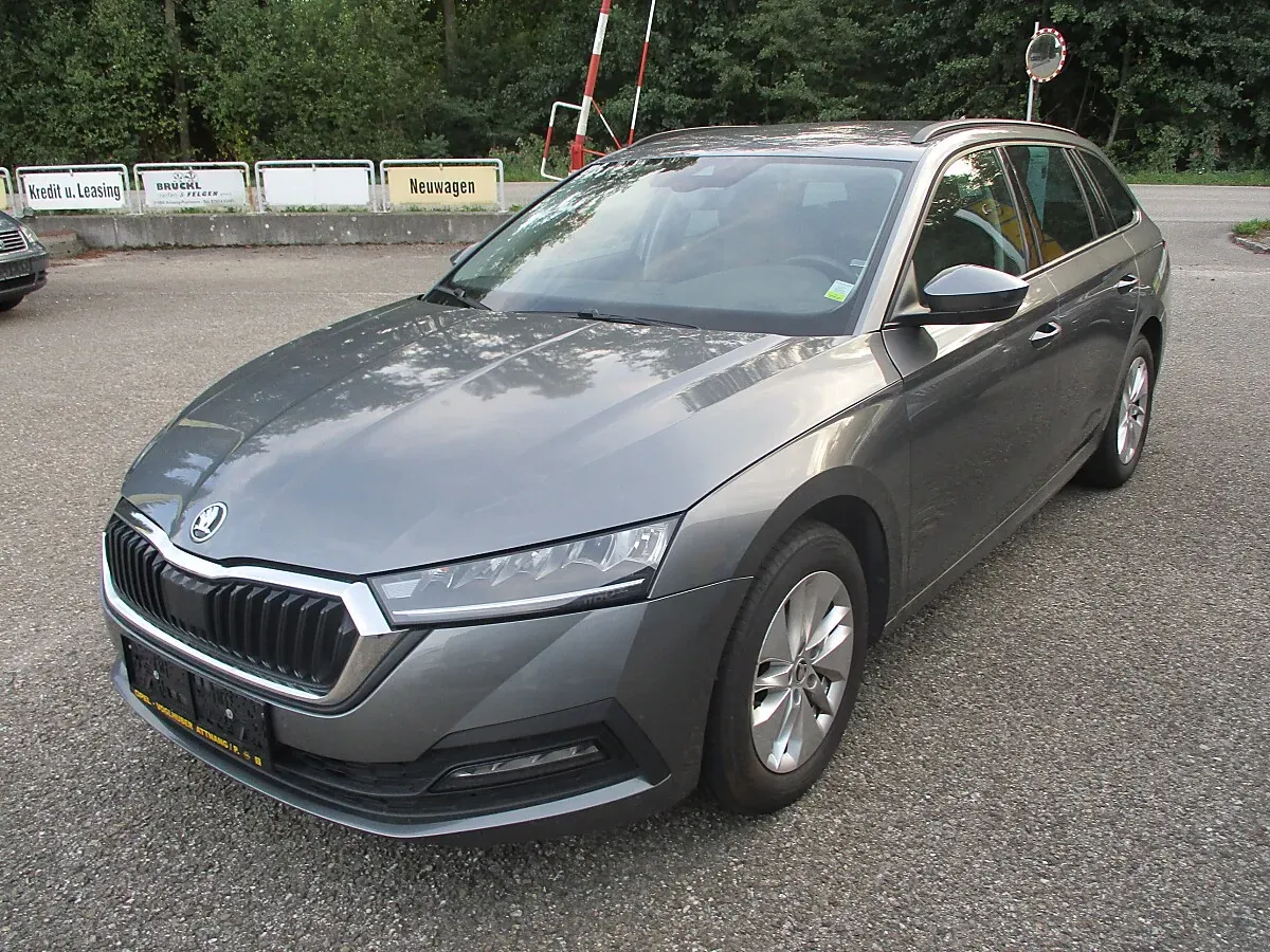 Skoda Octavia 2022 photo 2