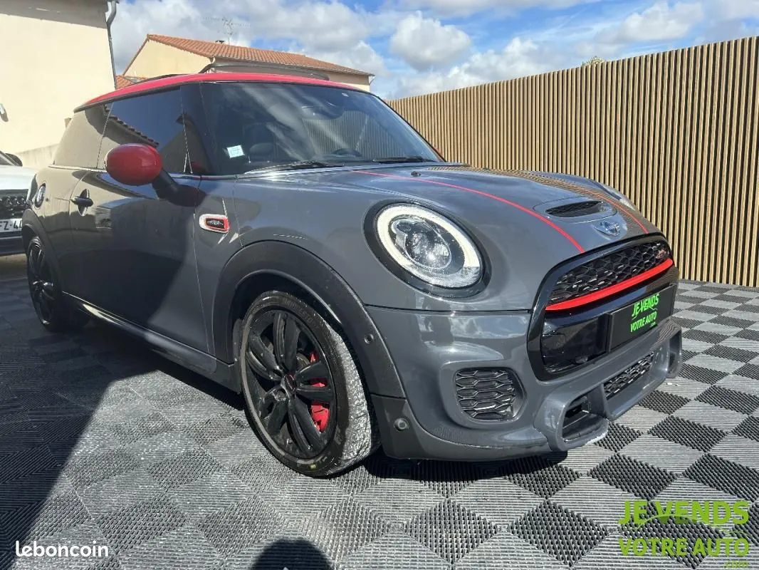 Mini John Cooper Works 2017 photo 4
