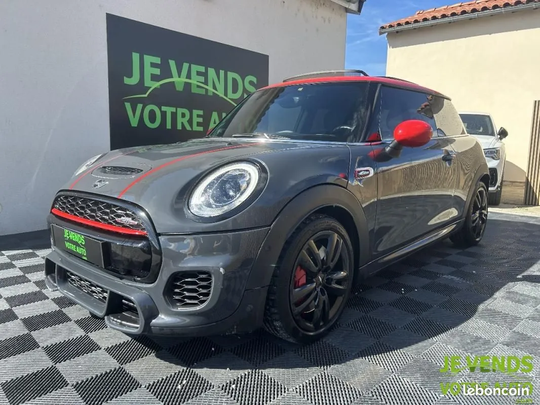 Mini John Cooper Works 2017 photo 2