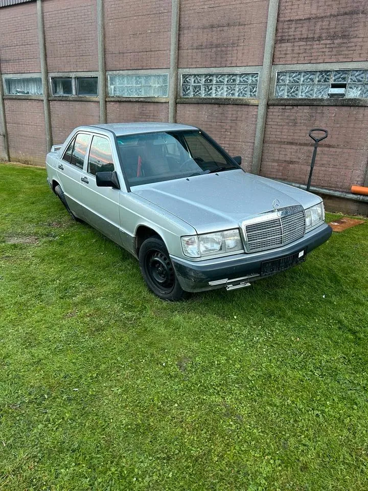 Mercedes-Benz 190E