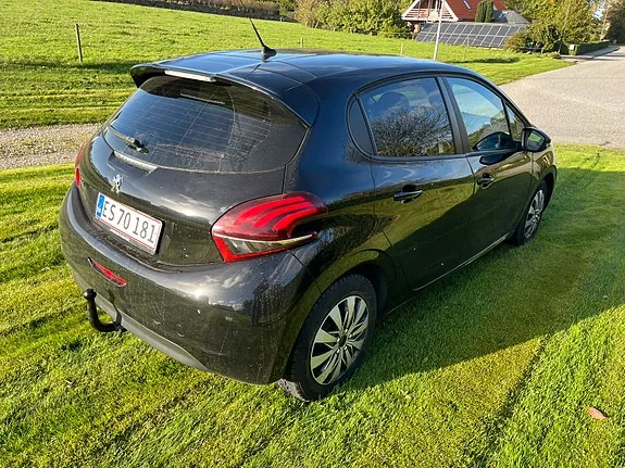 Peugeot 208 2016 photo 3