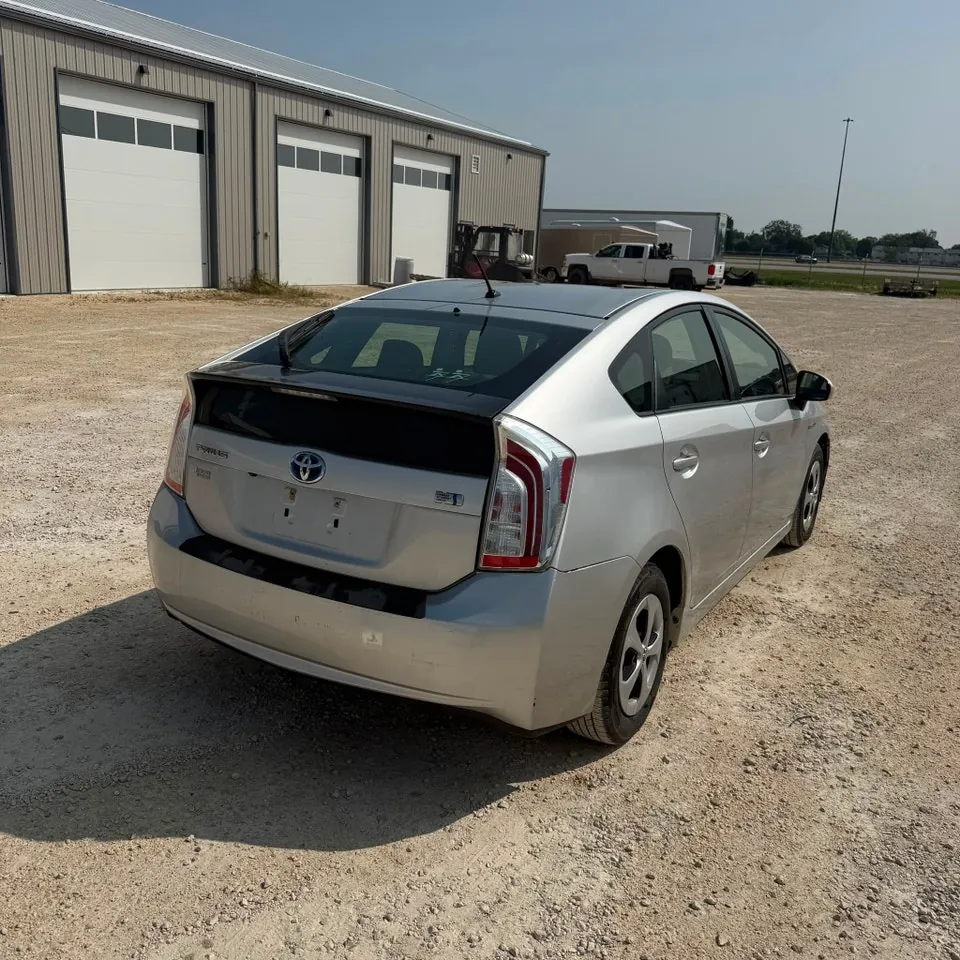 Toyota Prius 2015 photo 3
