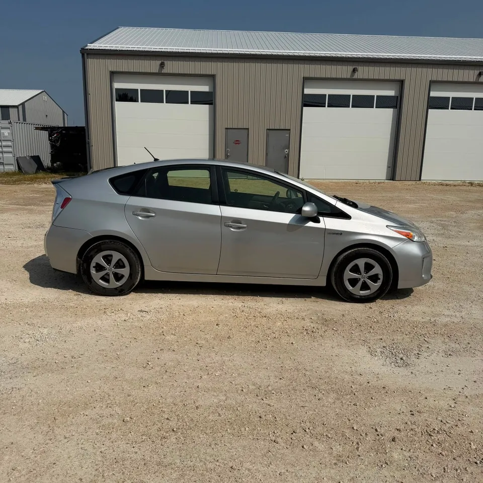 Toyota Prius 2015 photo 2