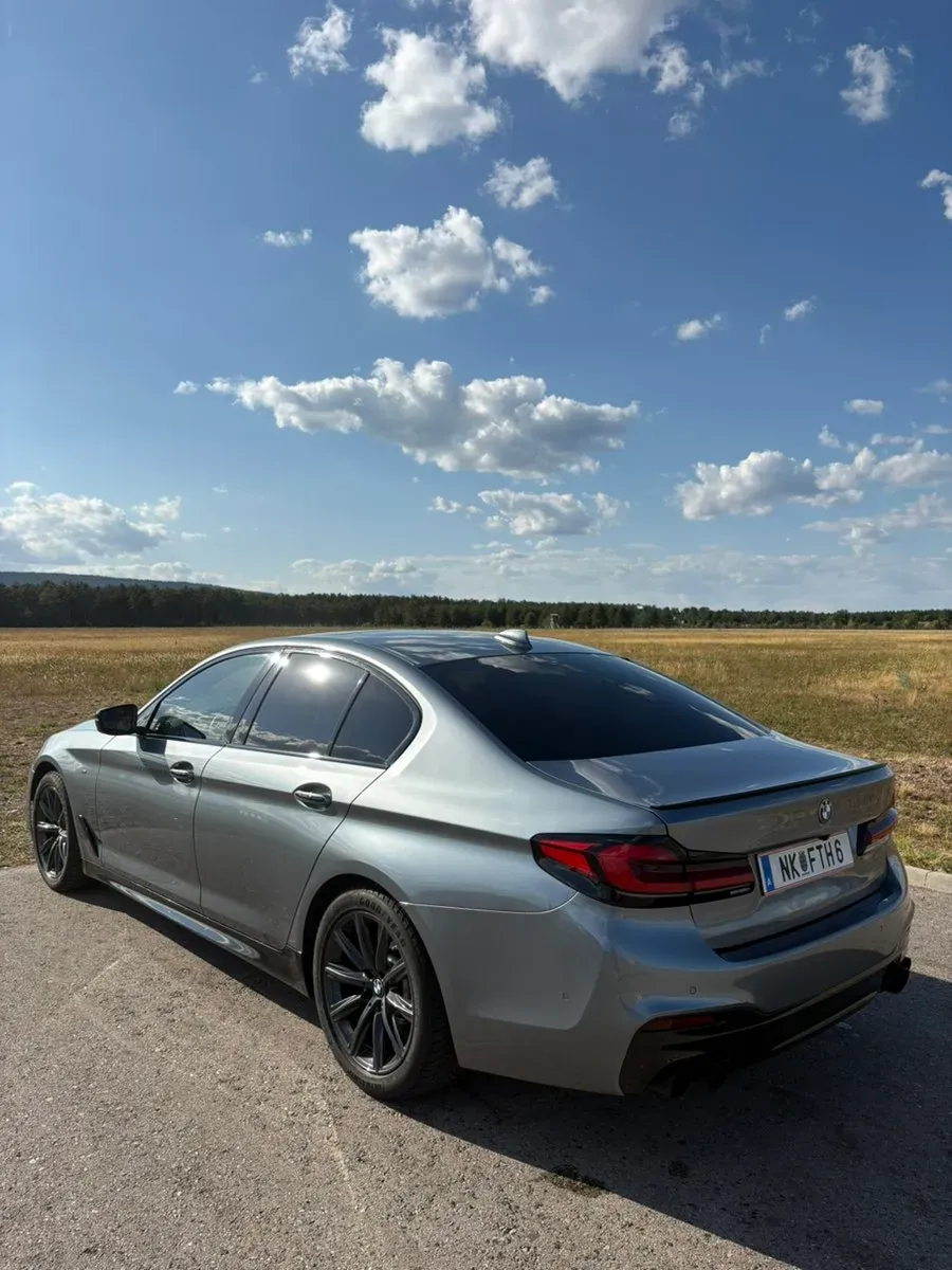 BMW 5 Series 2017 photo 2