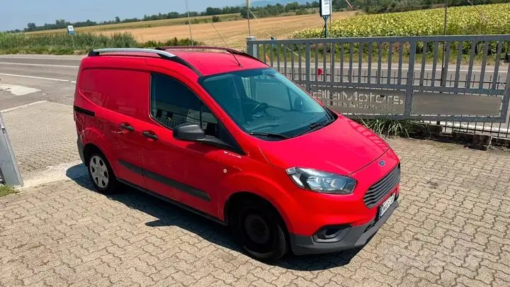 Ford Transit Courier 2019 photo 2