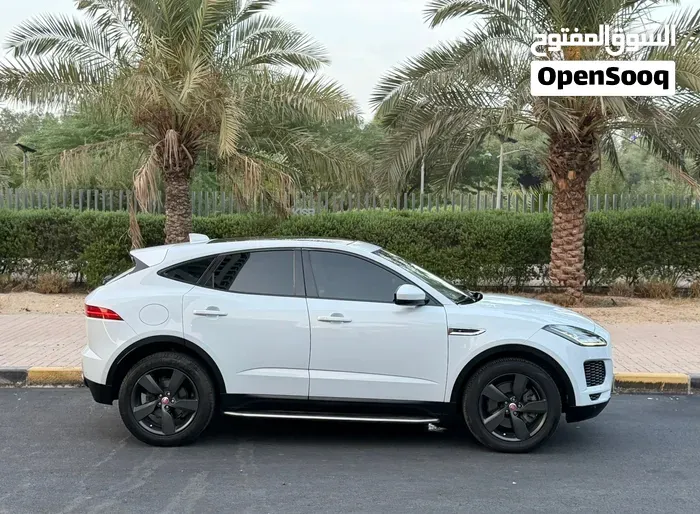 Jaguar E-Pace 2019 photo 4