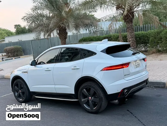 Jaguar E-Pace 2019 photo 2