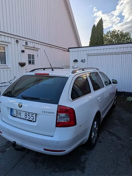 Skoda Octavia 2011 photo 2