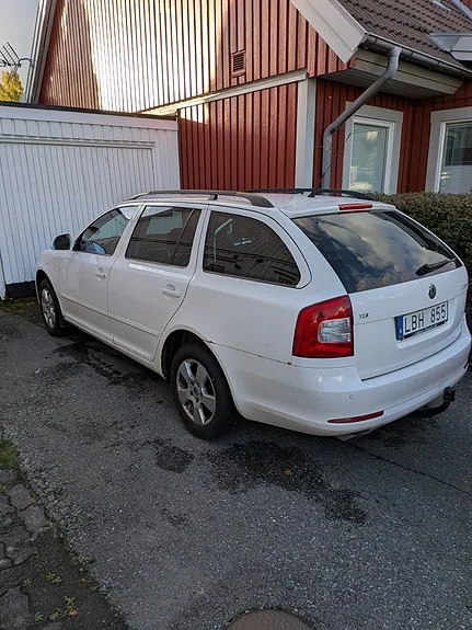 Skoda Octavia 2011 photo 3