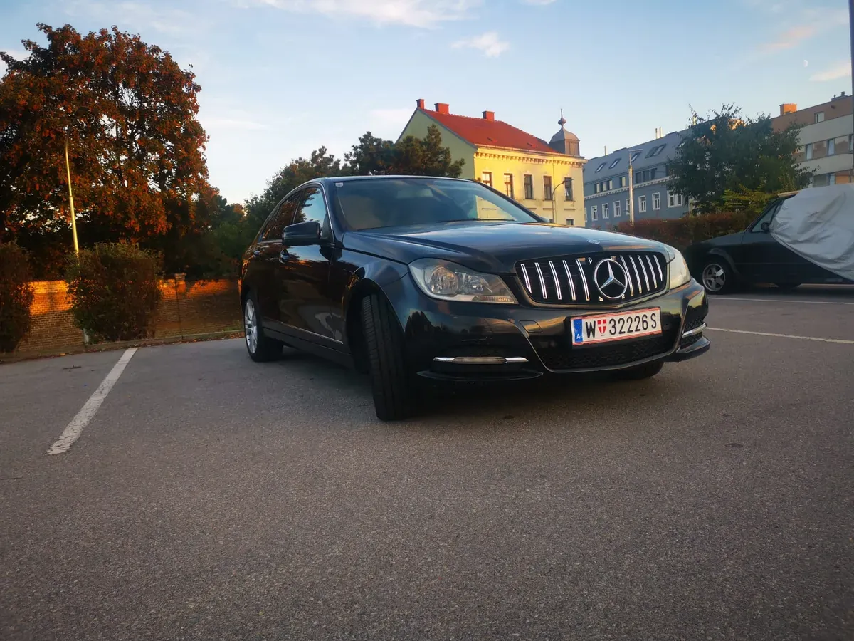 Mercedes-Benz C-Class 2012 photo 3