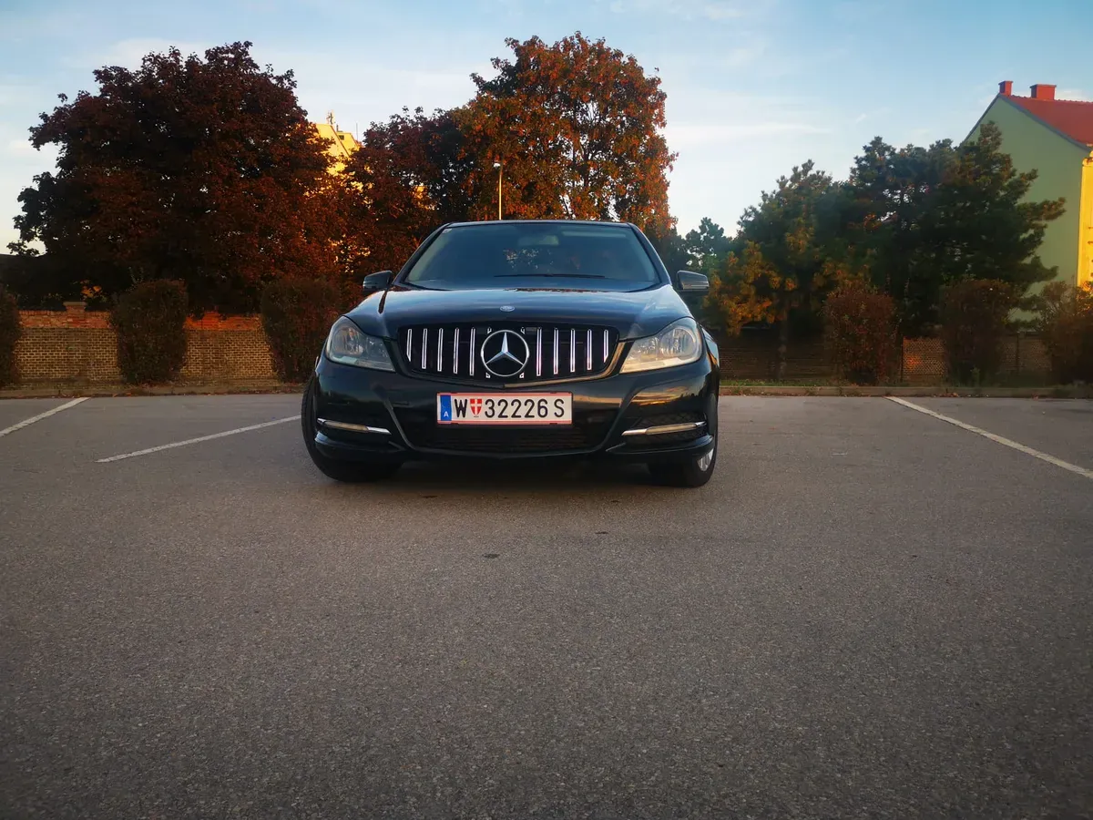 Mercedes-Benz C-Class 2012 photo 2