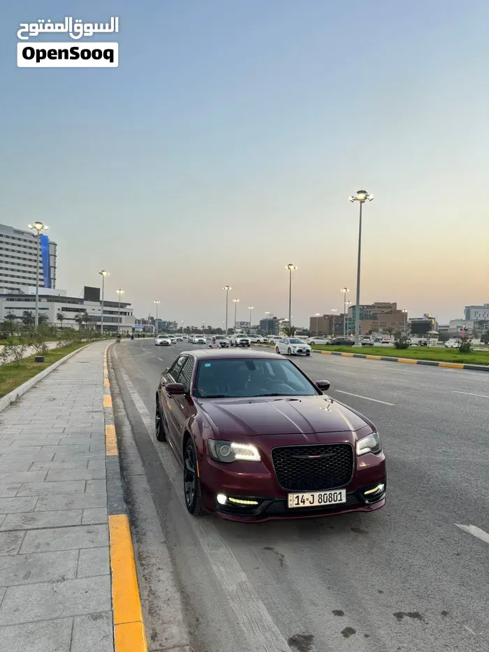Chrysler 300 2022 photo 2