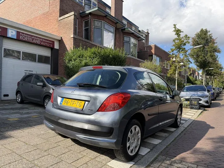 Peugeot 207 2006 photo 3