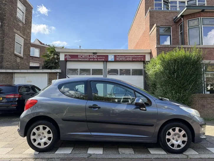 Peugeot 207 2006 photo 2