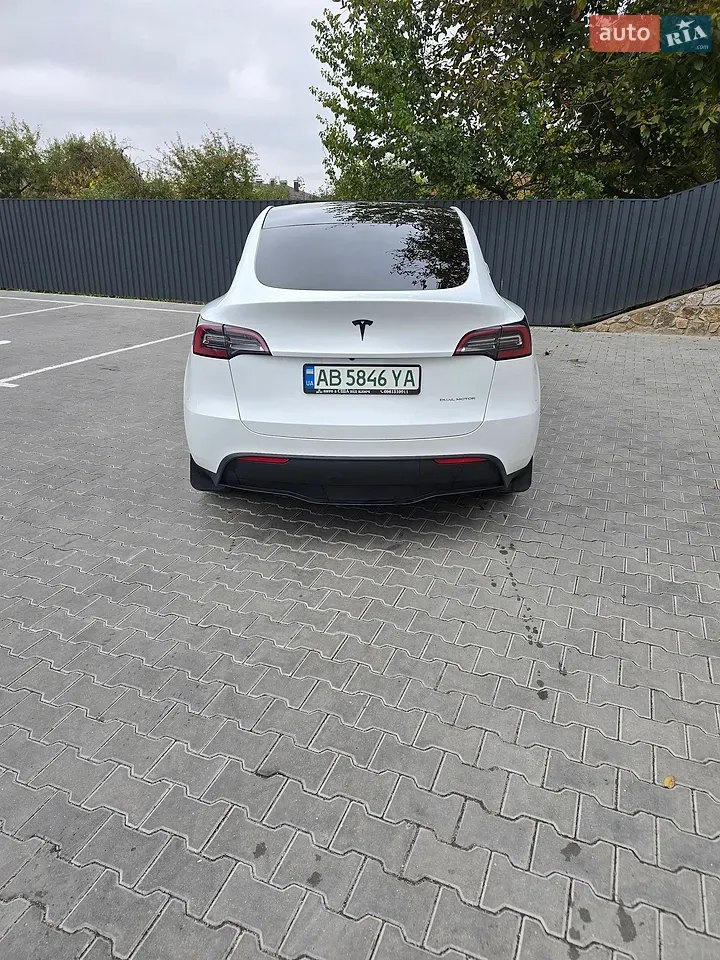 Tesla Model Y 2023 photo 3