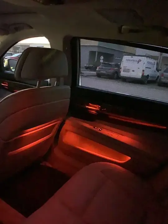 BMW 7 Series 2010 photo 2