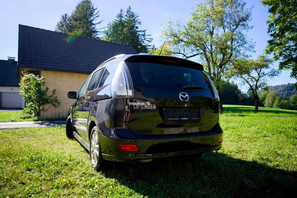 Mazda Mazda5 2010 photo 2