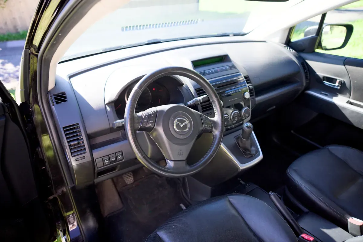 Mazda Mazda5 2010 photo 3