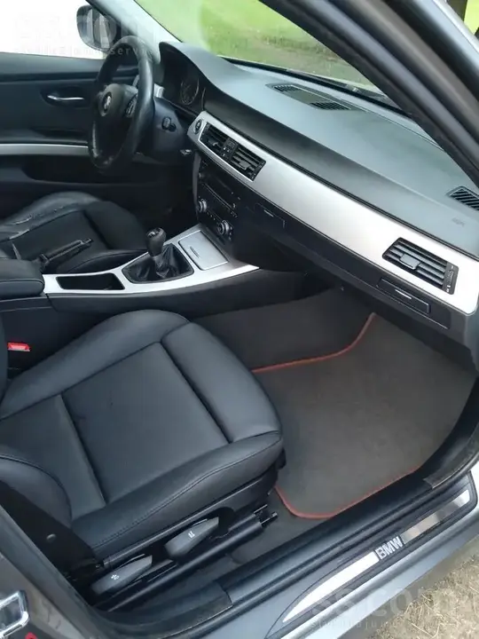 BMW 318 2009 photo 4