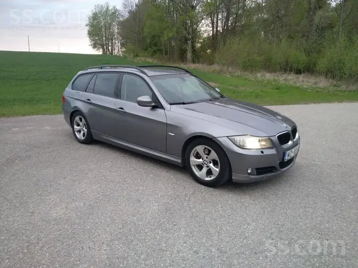 BMW 318 2009 photo 2