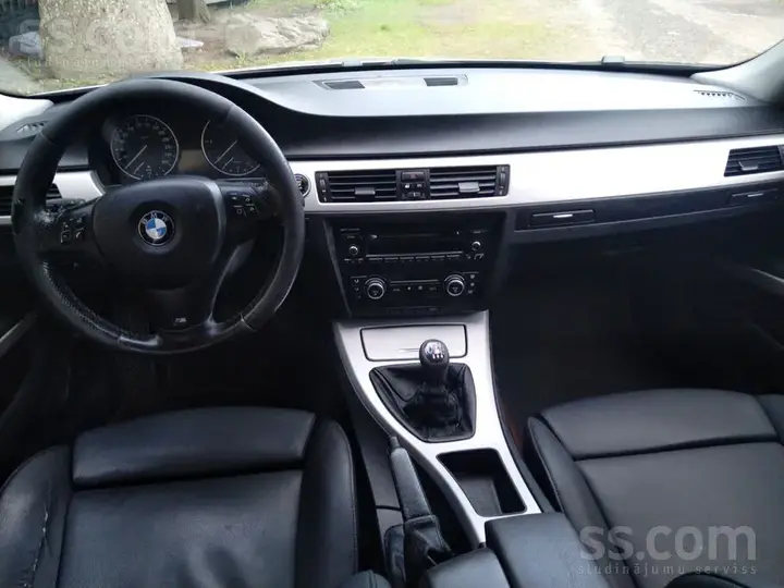 BMW 318 2009 photo 5