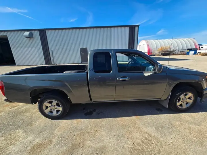 Chevrolet Colorado 2011 photo 2