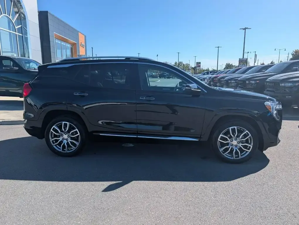 GMC Terrain 2023 photo 3