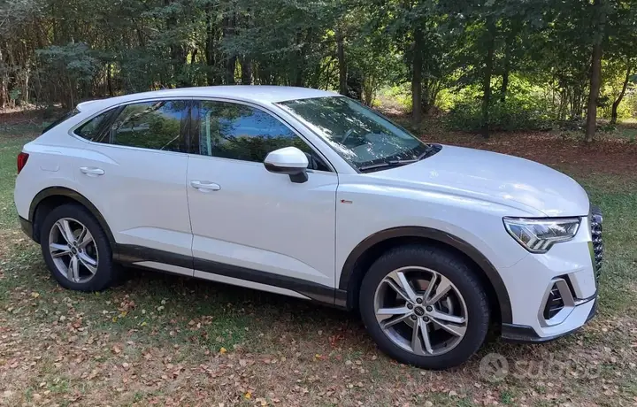 Audi Q3 2022 photo 2
