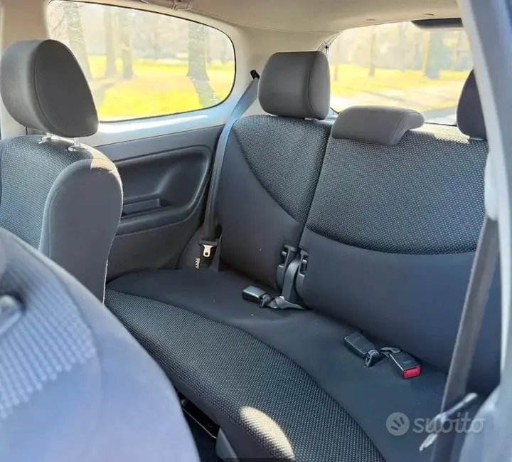 Toyota Yaris 2001 photo 3