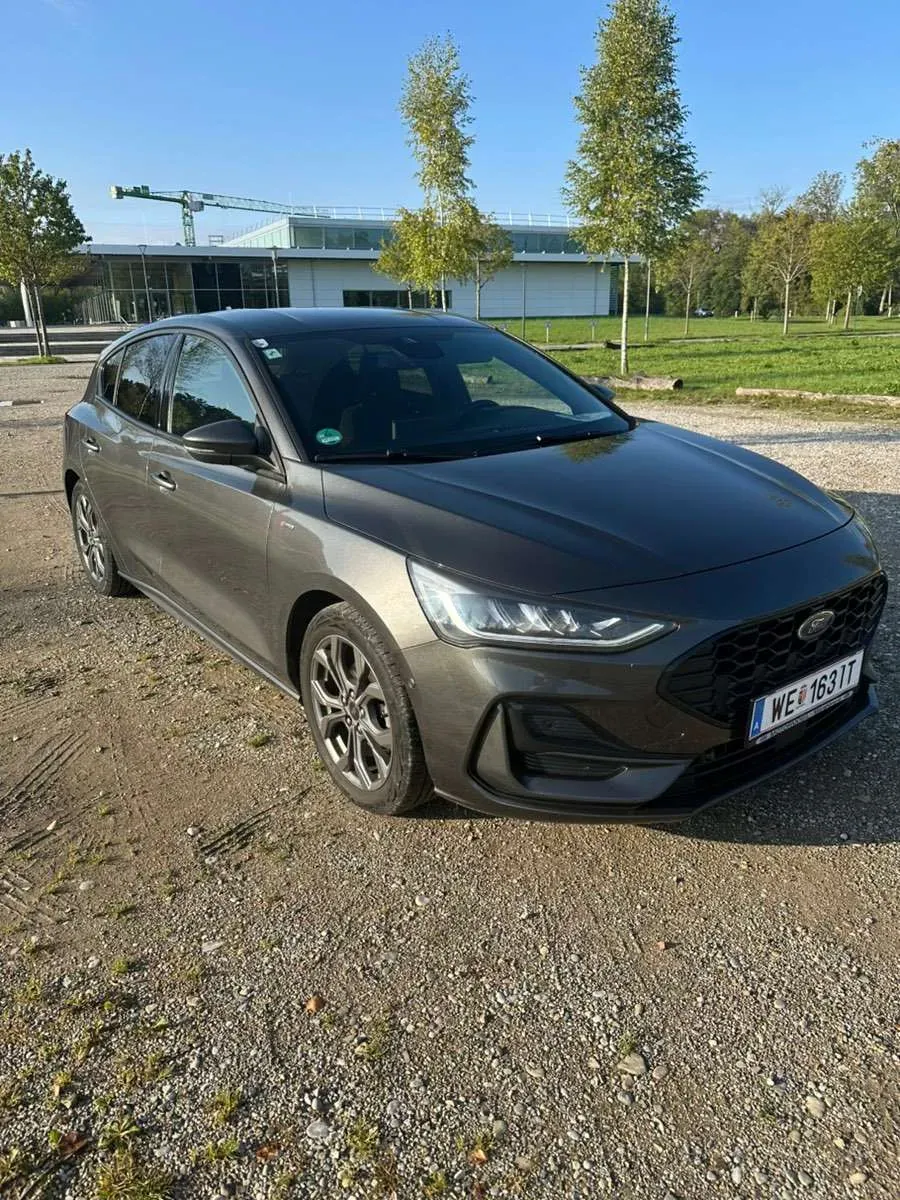 Ford Focus 2023 photo 2