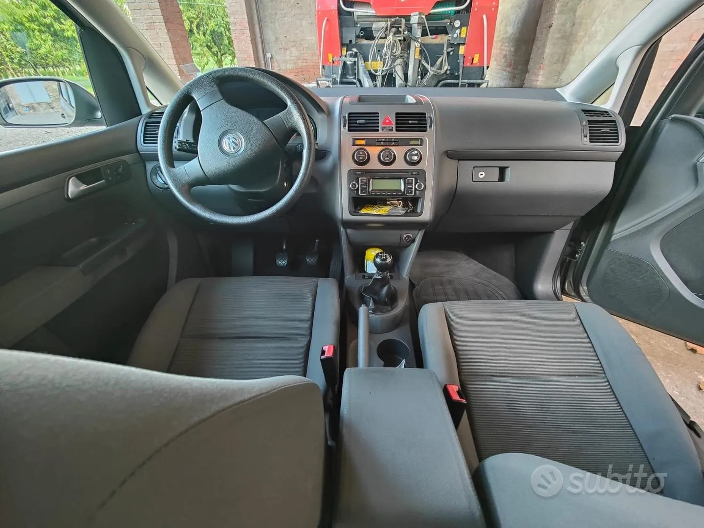 Volkswagen Touran 2008 photo 4