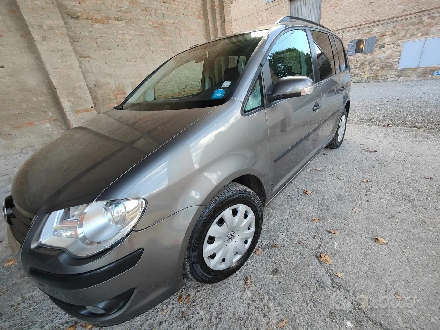 Volkswagen Touran 2008 photo 2