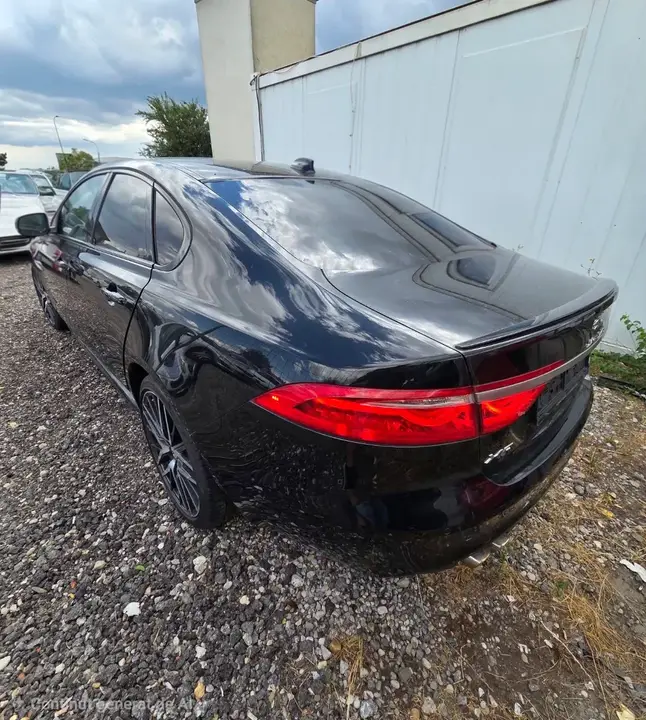 Jaguar Xf 2018 photo 3