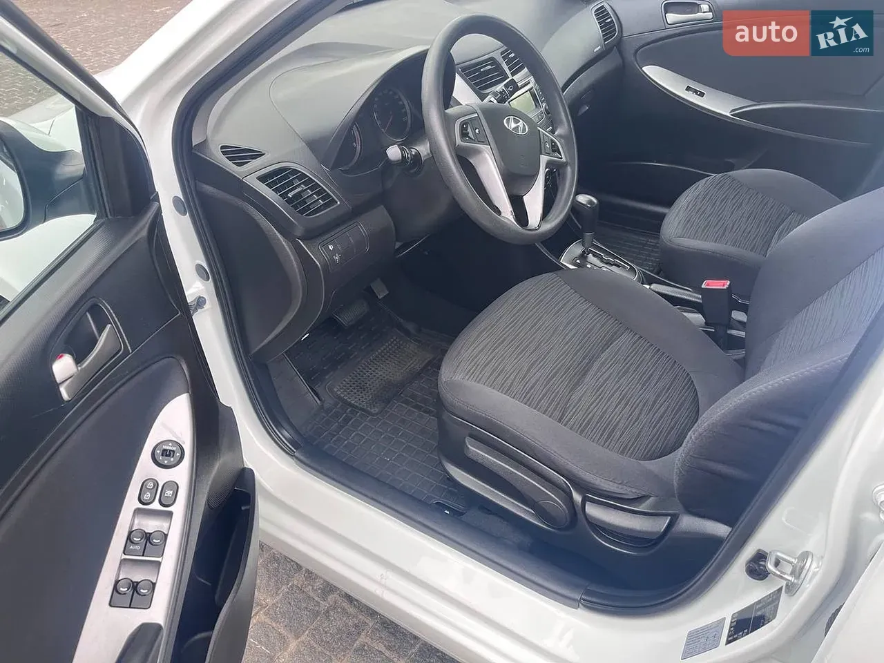 Hyundai Accent 2016 photo 2