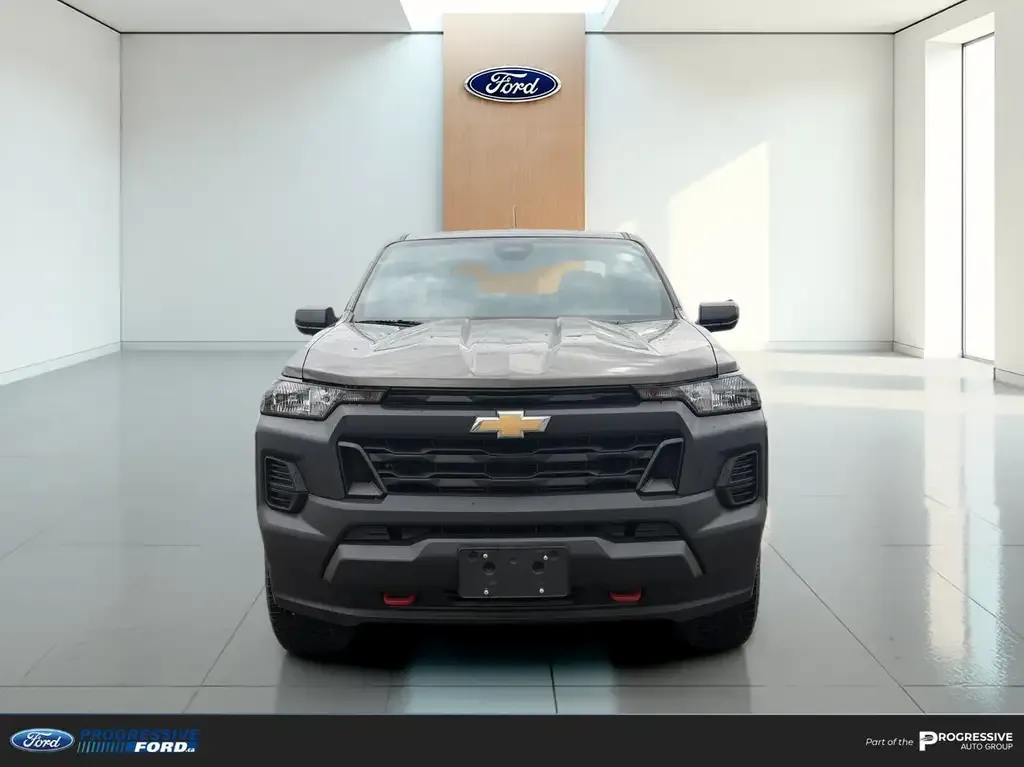 Chevrolet Colorado 2023 photo 2