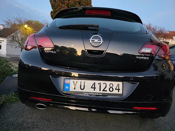 Opel Astra 2010 photo 5