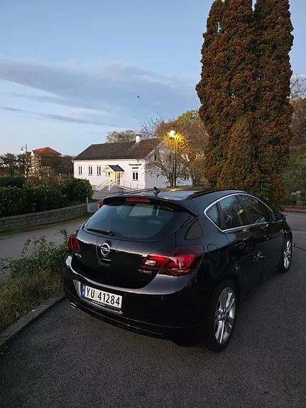 Opel Astra 2010 photo 4