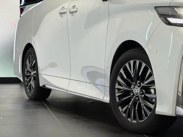 Toyota Vellfire 2025 photo 4