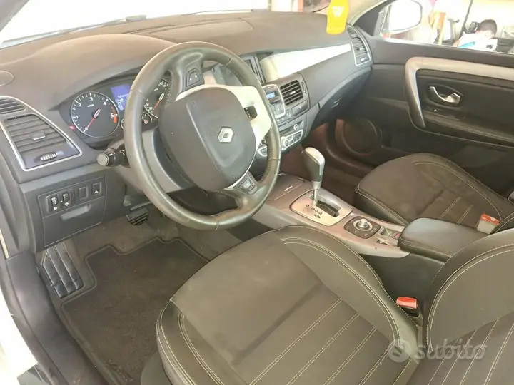 Renault Laguna 2011 photo 4