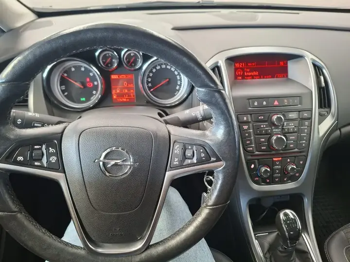 Opel Astra J 2015 photo 2