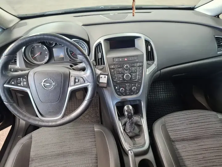 Opel Astra J 2015 photo 3
