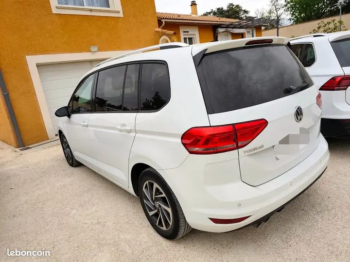 Volkswagen Touran 2017 photo 3